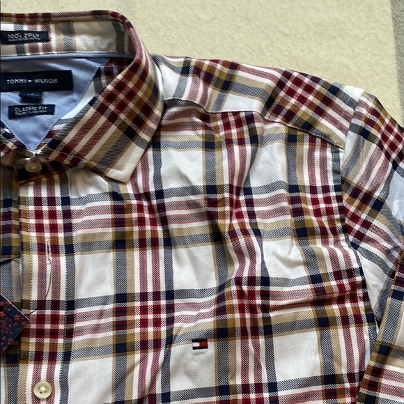 Tommy Hilfiger Classic Fit Red and White Plaid Men's Plaid Shirt Size Large - Picture 4 of 12